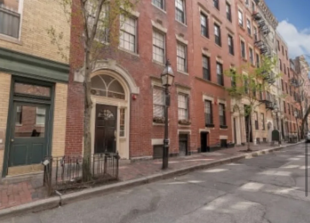 60 Myrtle St. - Beacon Hill