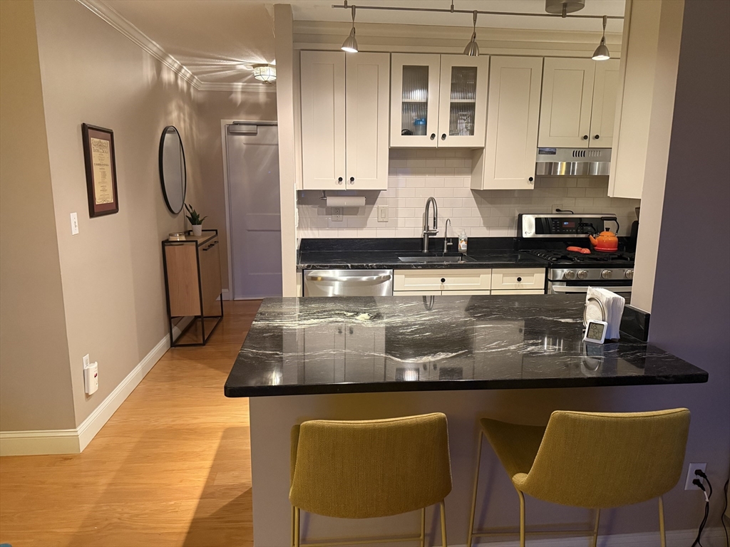 6 Whittier Pl. - West End