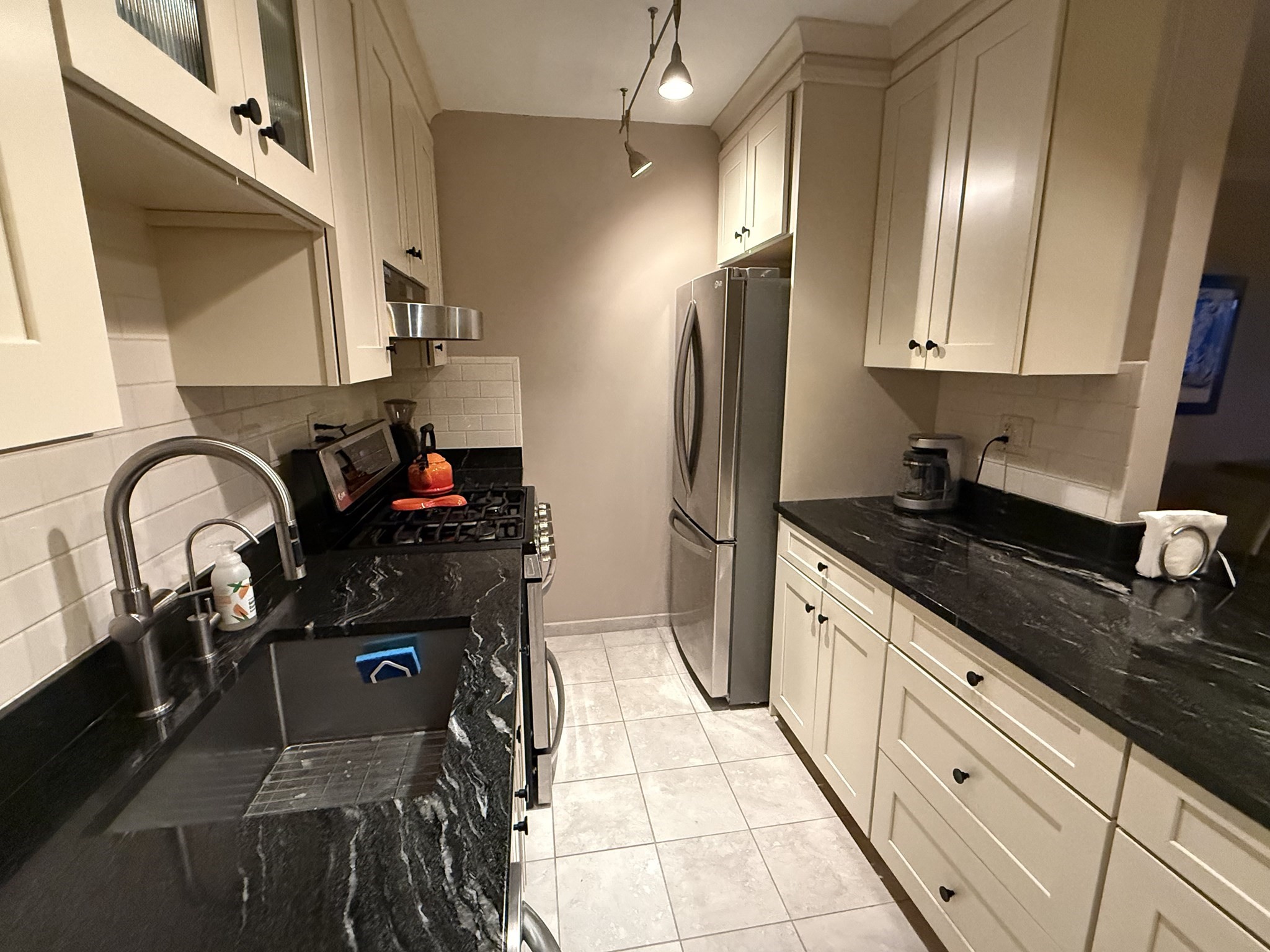 6 Whittier Pl. - West End
