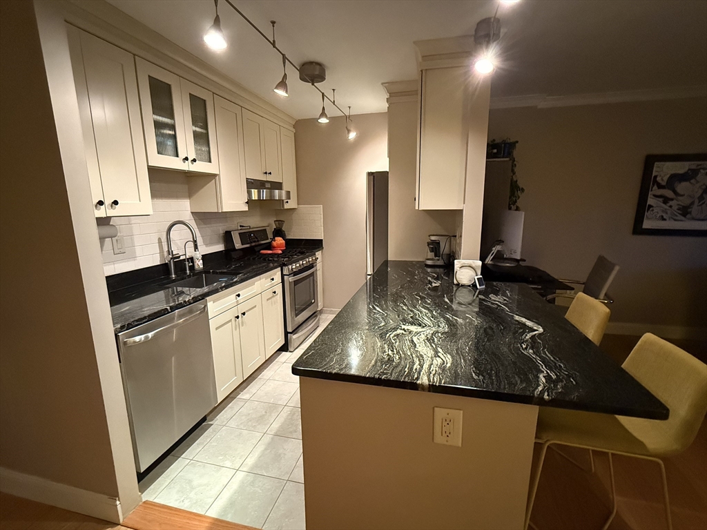 6 Whittier Pl. - West End