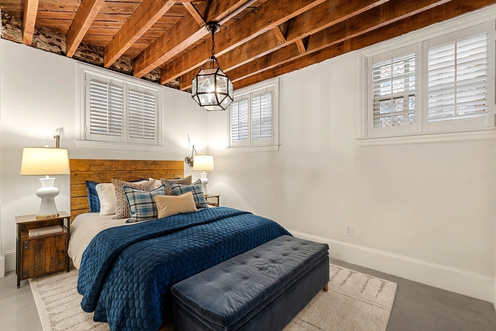 6 West Hill Pl. - Beacon Hill
