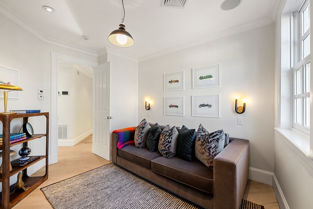 6 West Hill Pl. - Beacon Hill