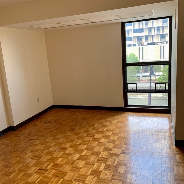 566 Commonwealth - Kenmore