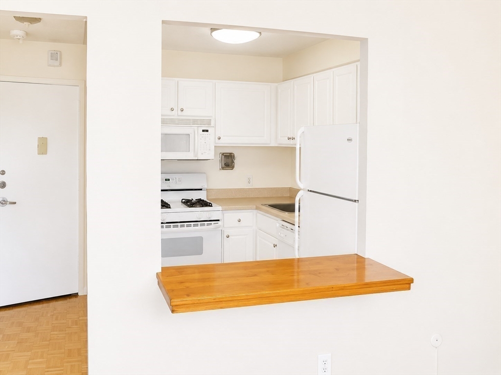 33 Pond Av - Brookline Village