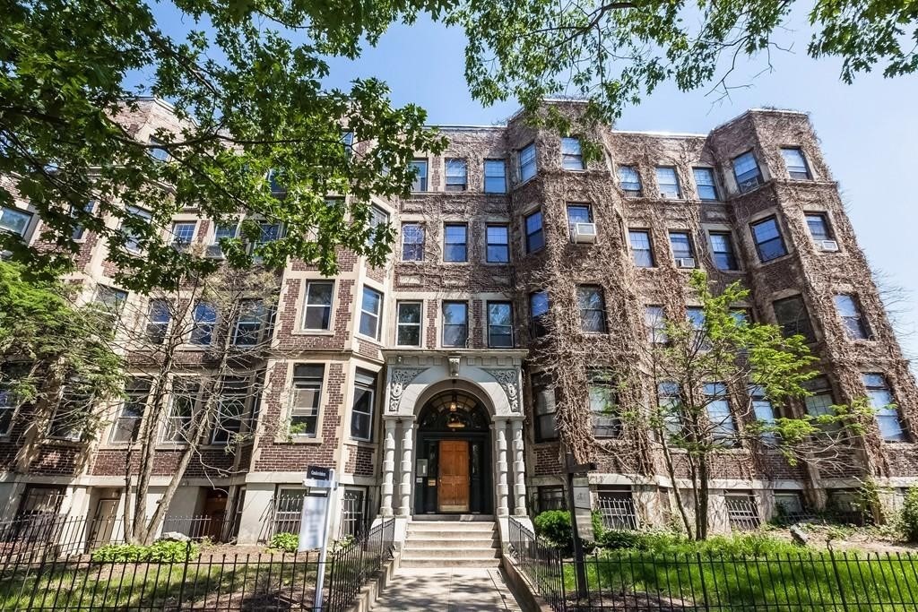 394 Riverway - Fenway