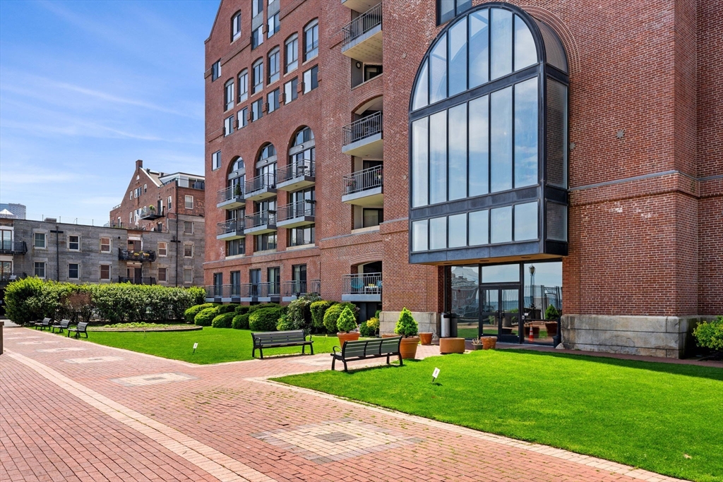 357 Commercial St. - North End