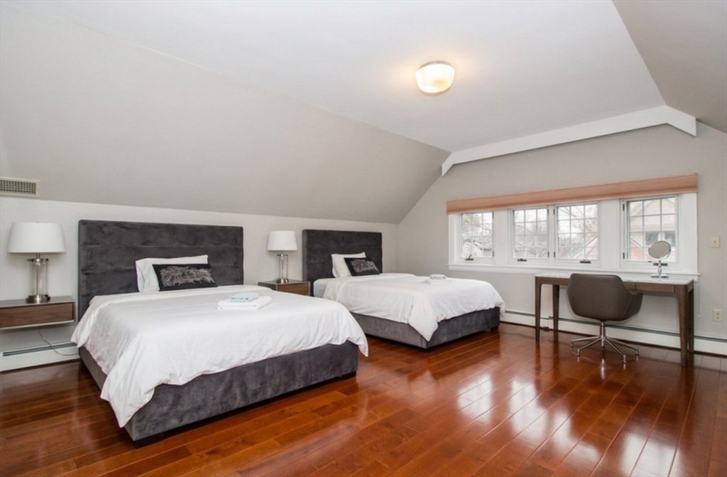 259 Kent - Longwood