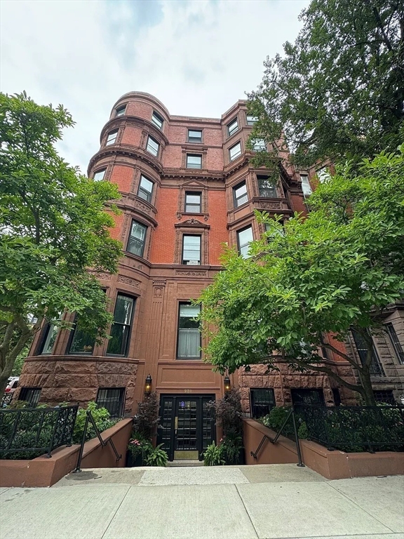 239 Commonwealth - Back Bay