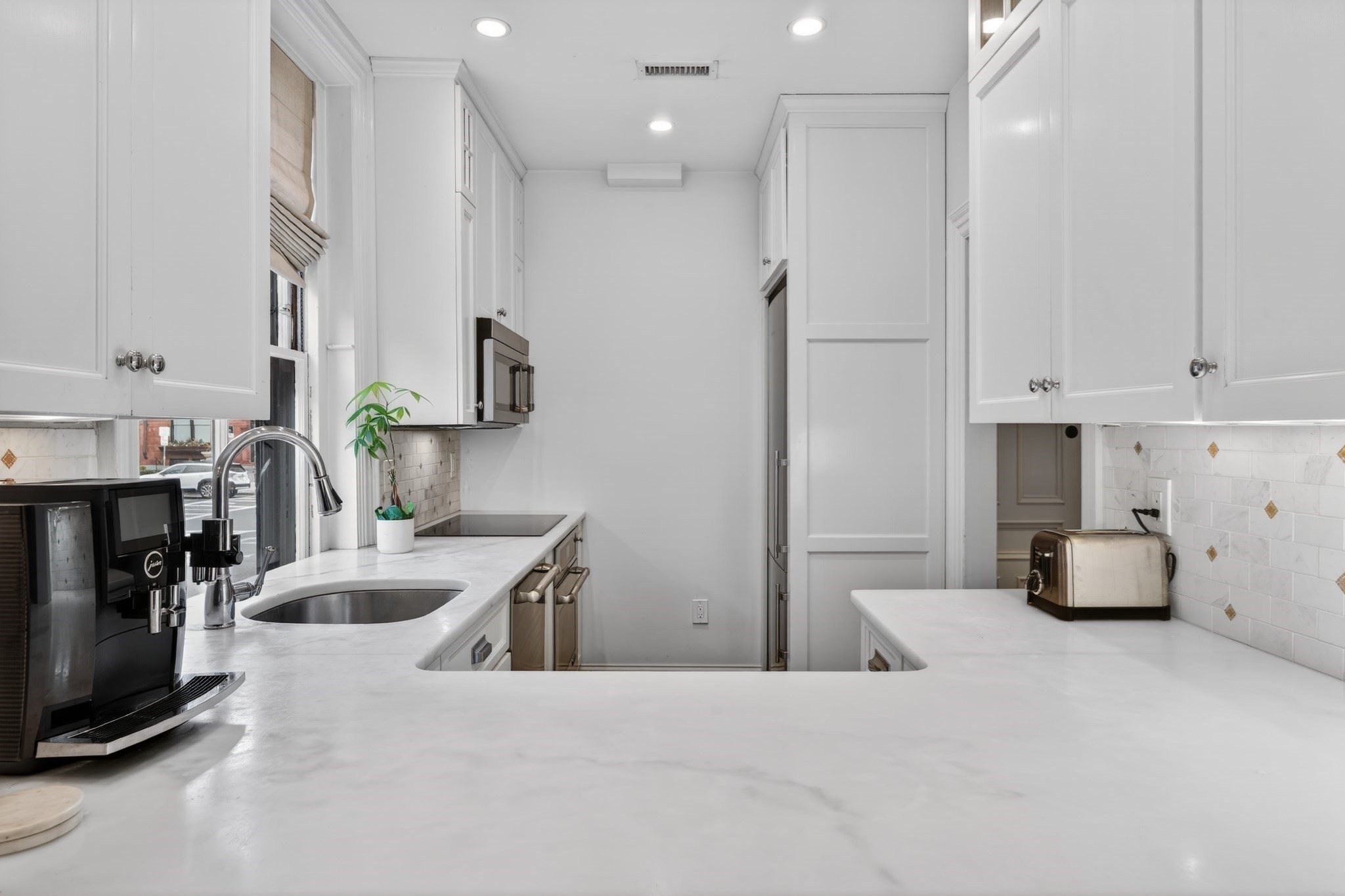 12 Hereford - Back Bay