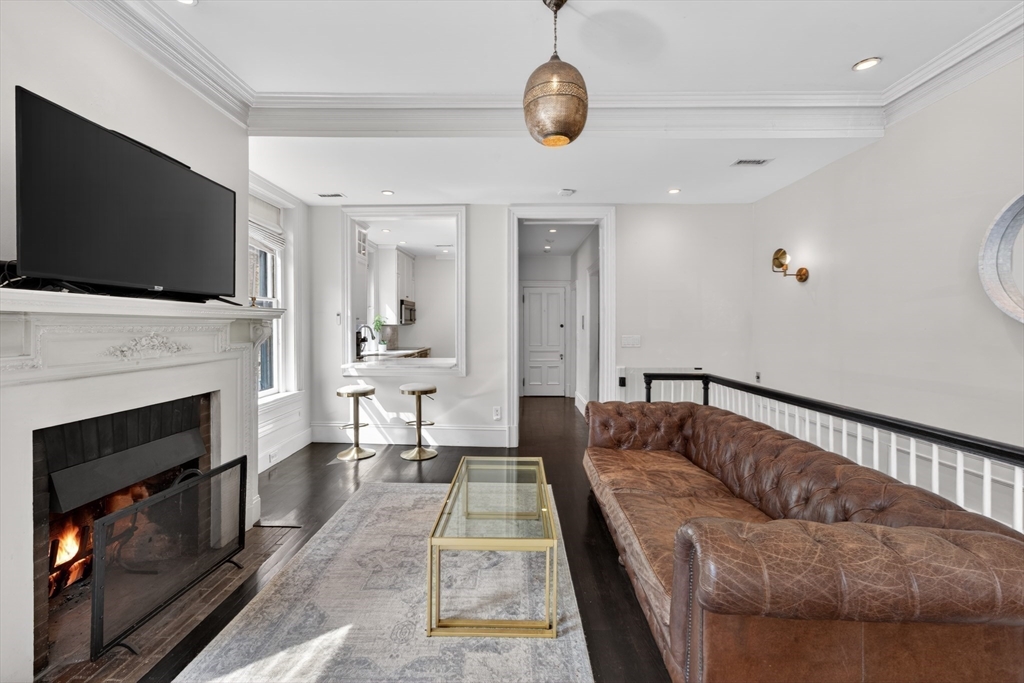 12 Hereford - Back Bay