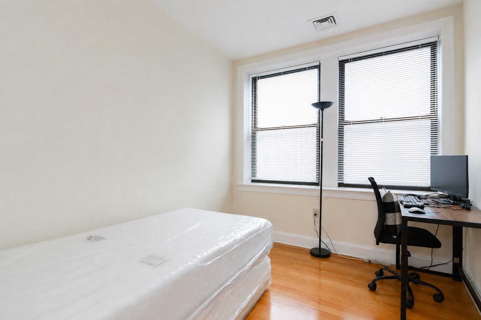 42 Beach St. - Chinatown