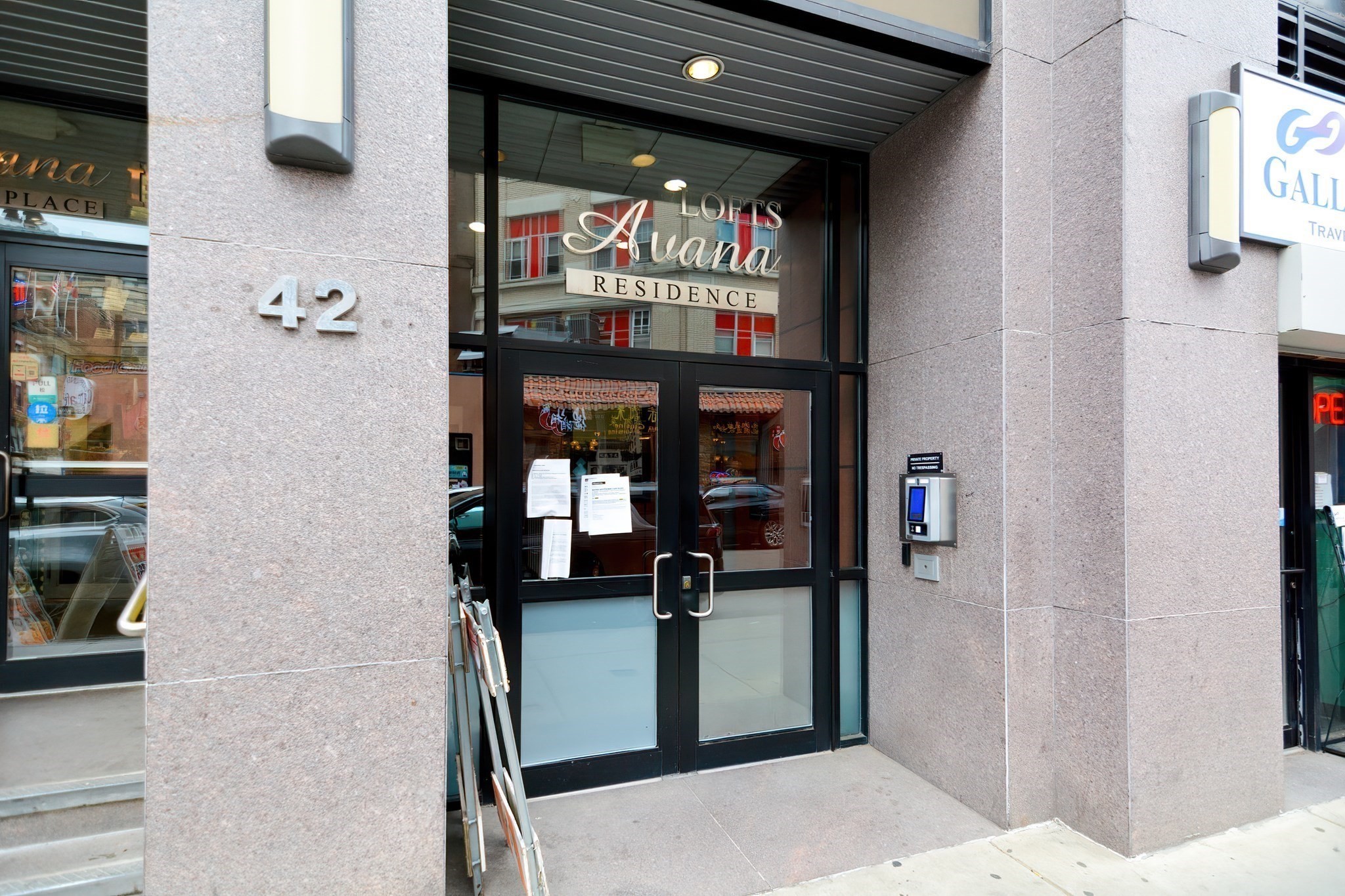 42 Beach St. - Chinatown