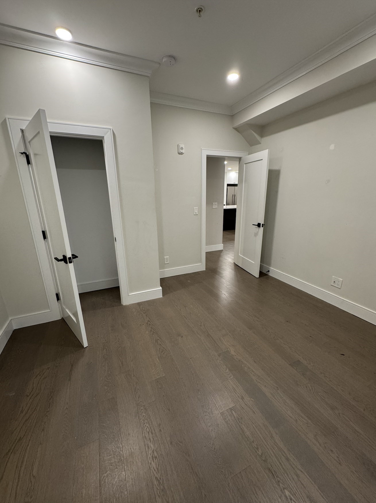 535 Newbury St. - Kenmore