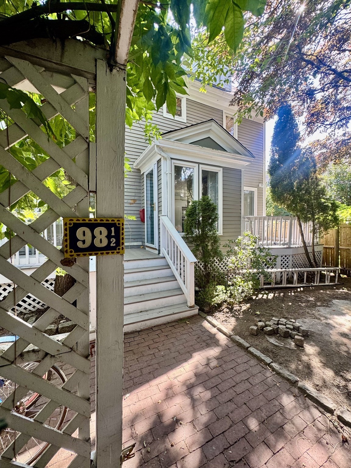 98.5 Foster - West Cambridge