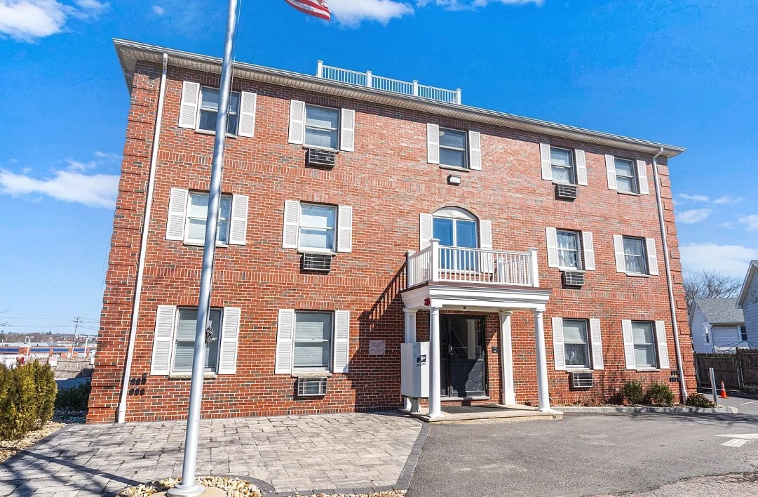 4 Golden Ct. - Tufts University