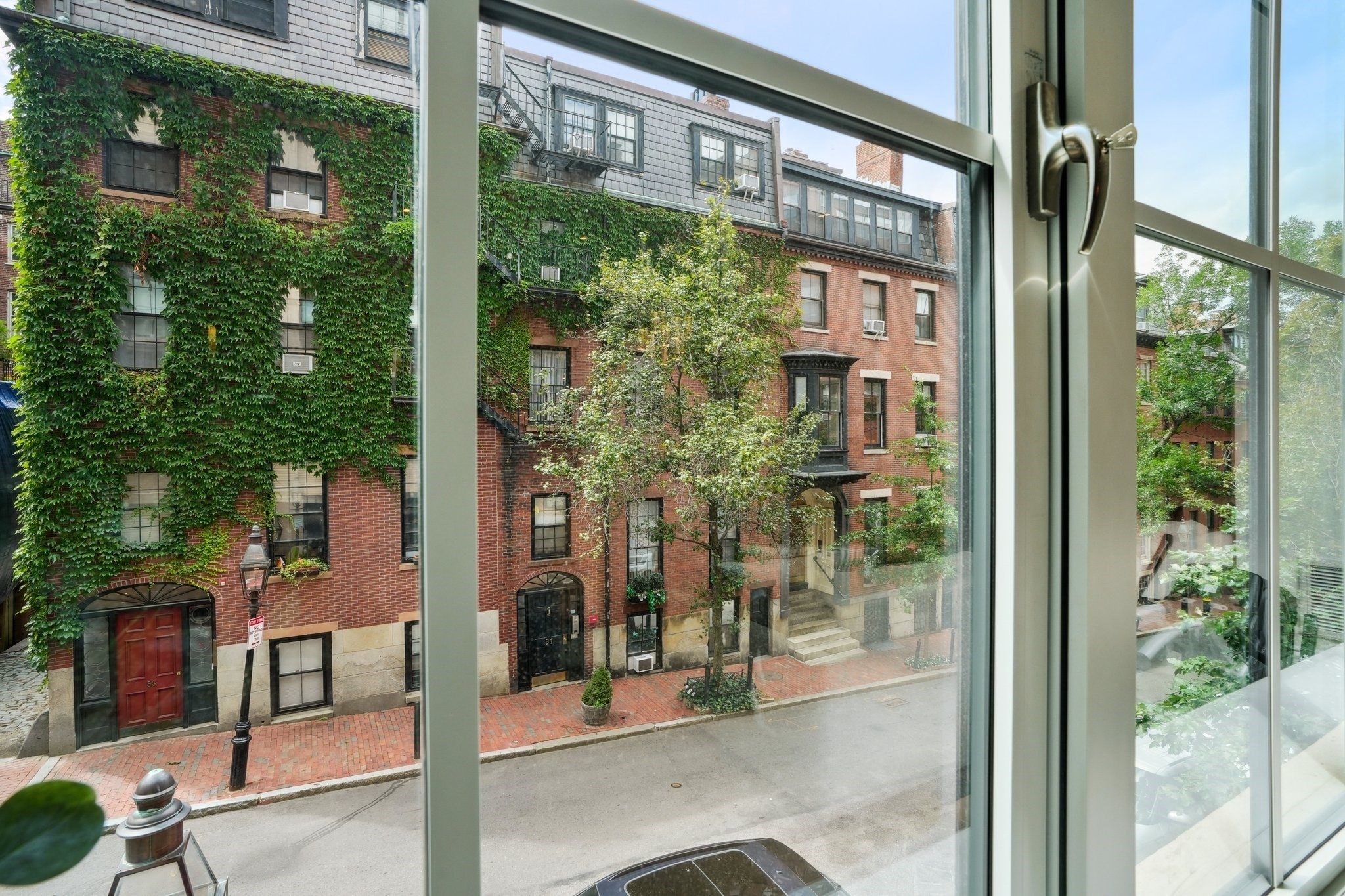 32 Derne St. - Beacon Hill