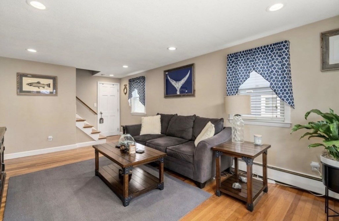 15 Farrin St. - Hyde Park