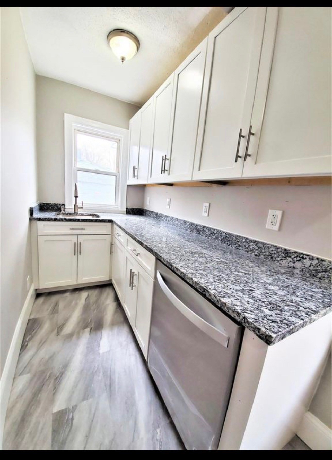 11 Monponset - Hyde Park