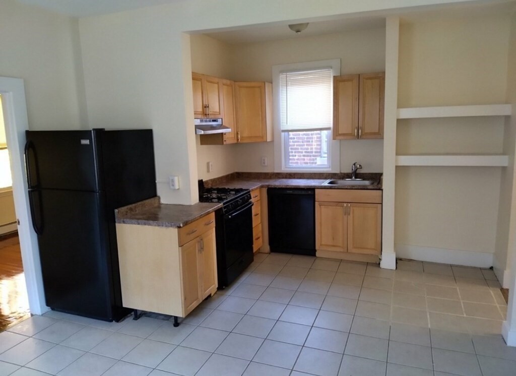 117 Harrishof - Roxbury