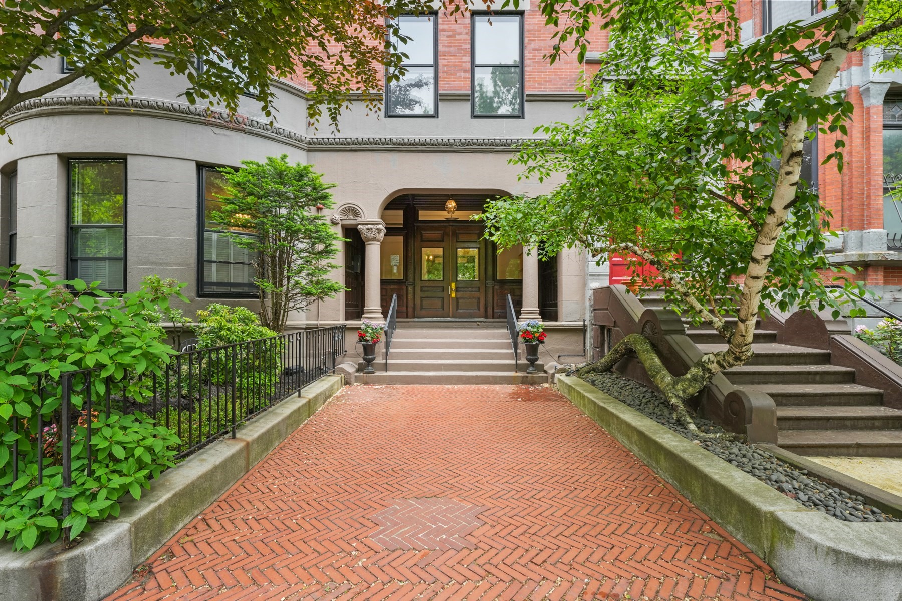290 Commonwealth Ave. - Back Bay