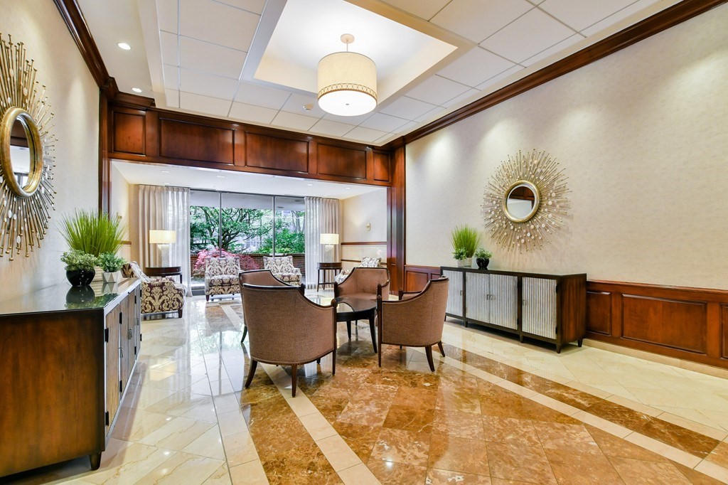 2 Hawthorne Pl. - West End