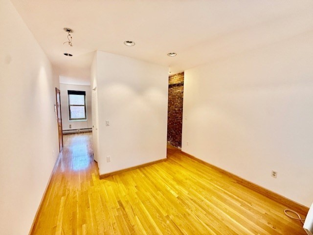 7 Thacher Ct. - North End
