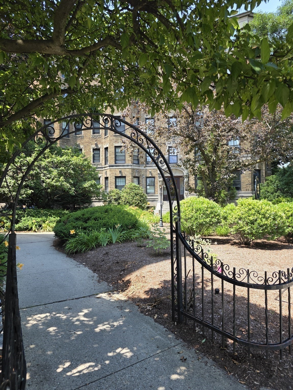 122 Riverway - Fenway