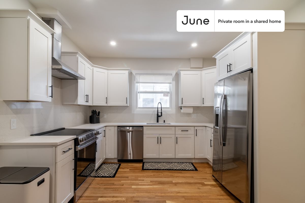 8 Walnut Park - Roxbury
