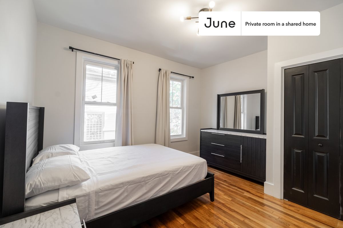 8 Walnut Park - Roxbury