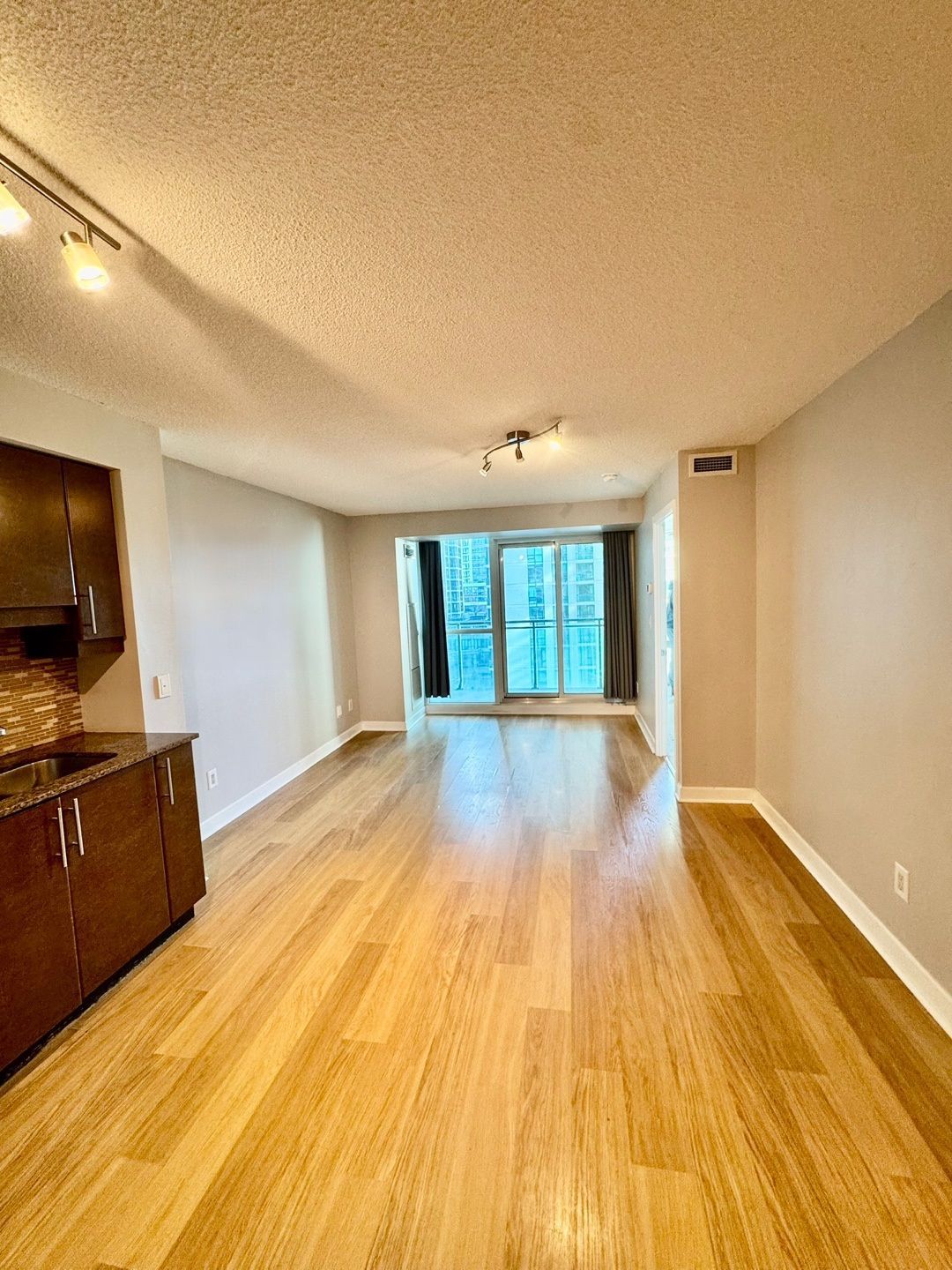33 Bay Street - Downtown