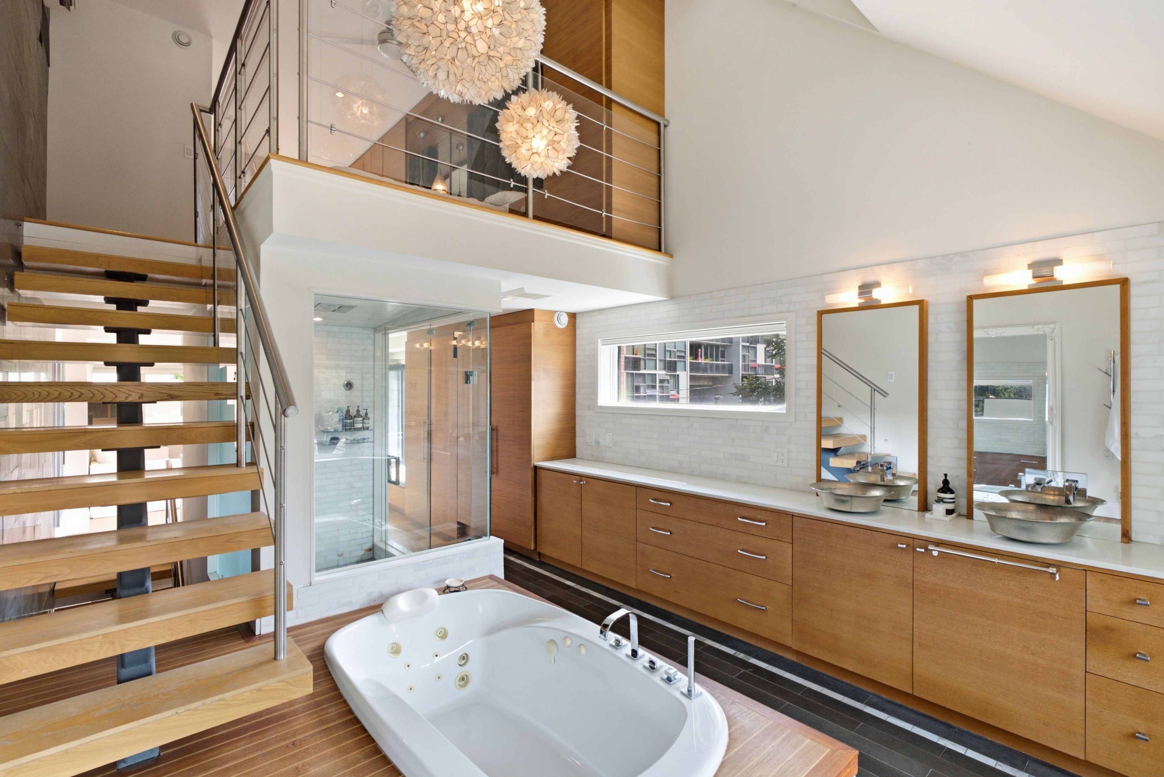 570 Wellington Street - Downtown