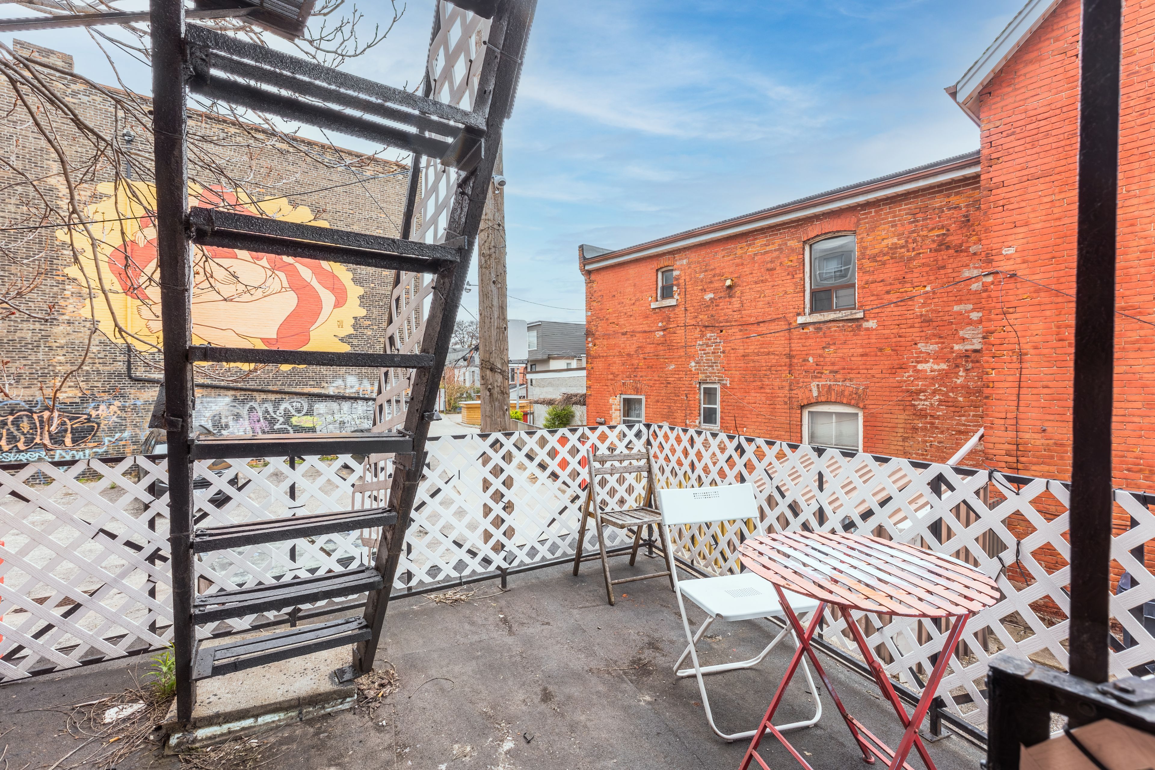 225 Gladstone Avenue - Downtown