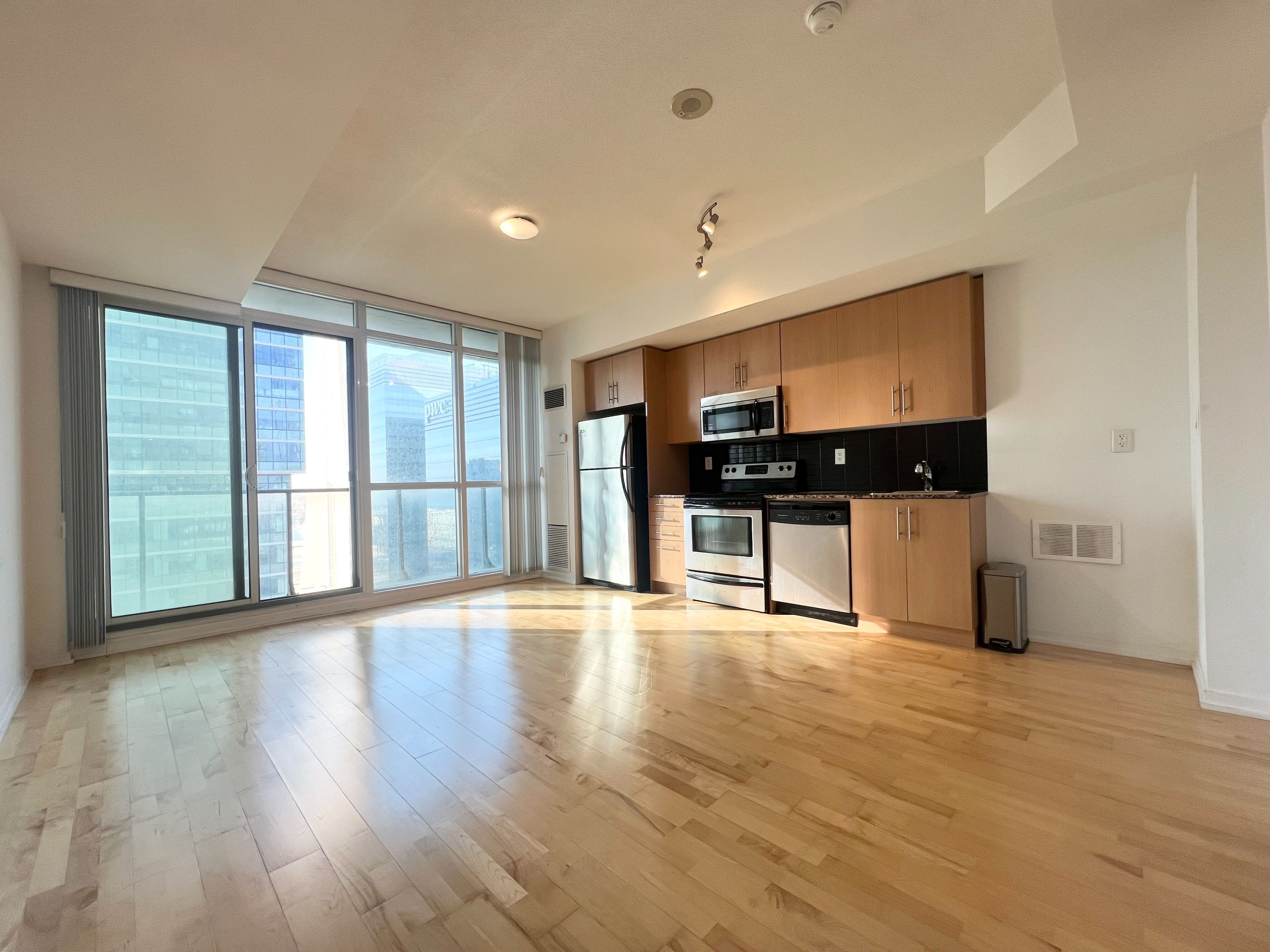 65 Bremner Boulevard - Downtown