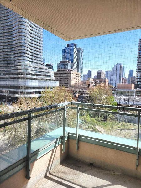 889 Bay Street - Downtown