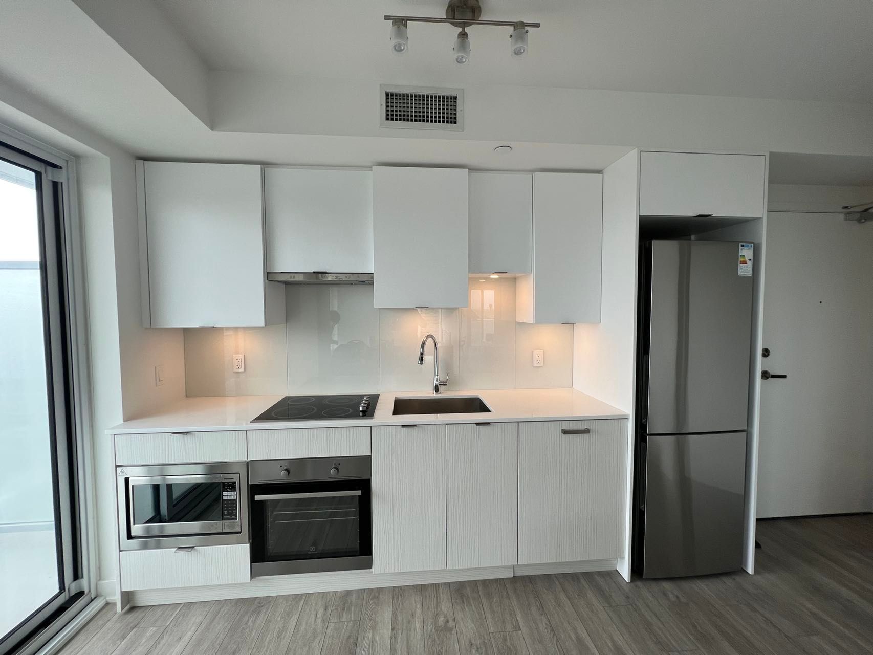 99 Broadway Avenue - Midtown