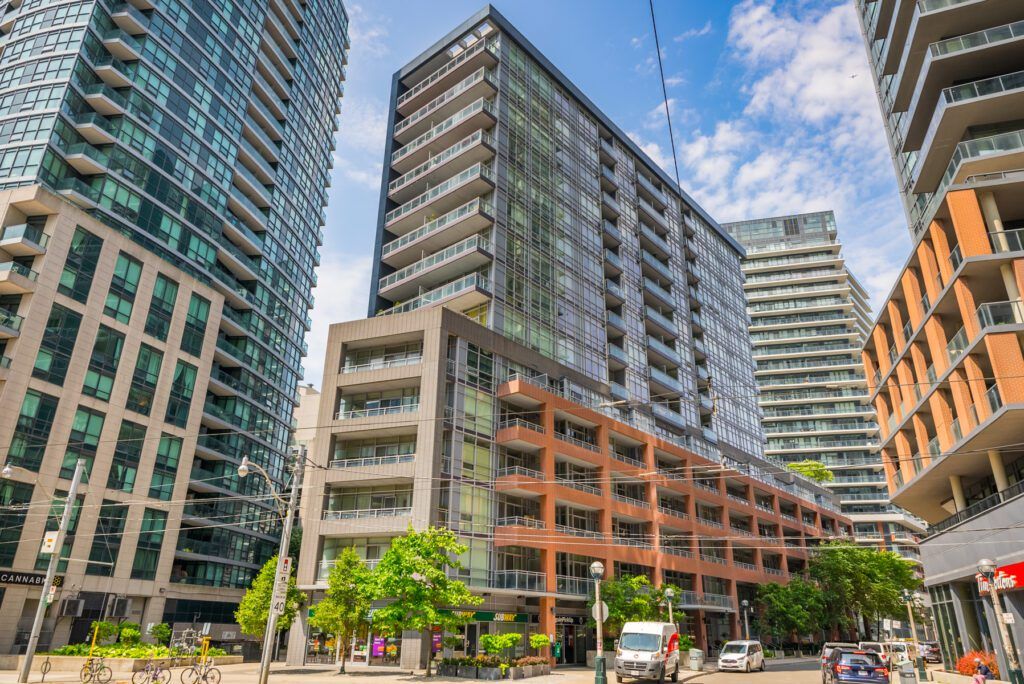 15 Bruyeres Mews - Downtown