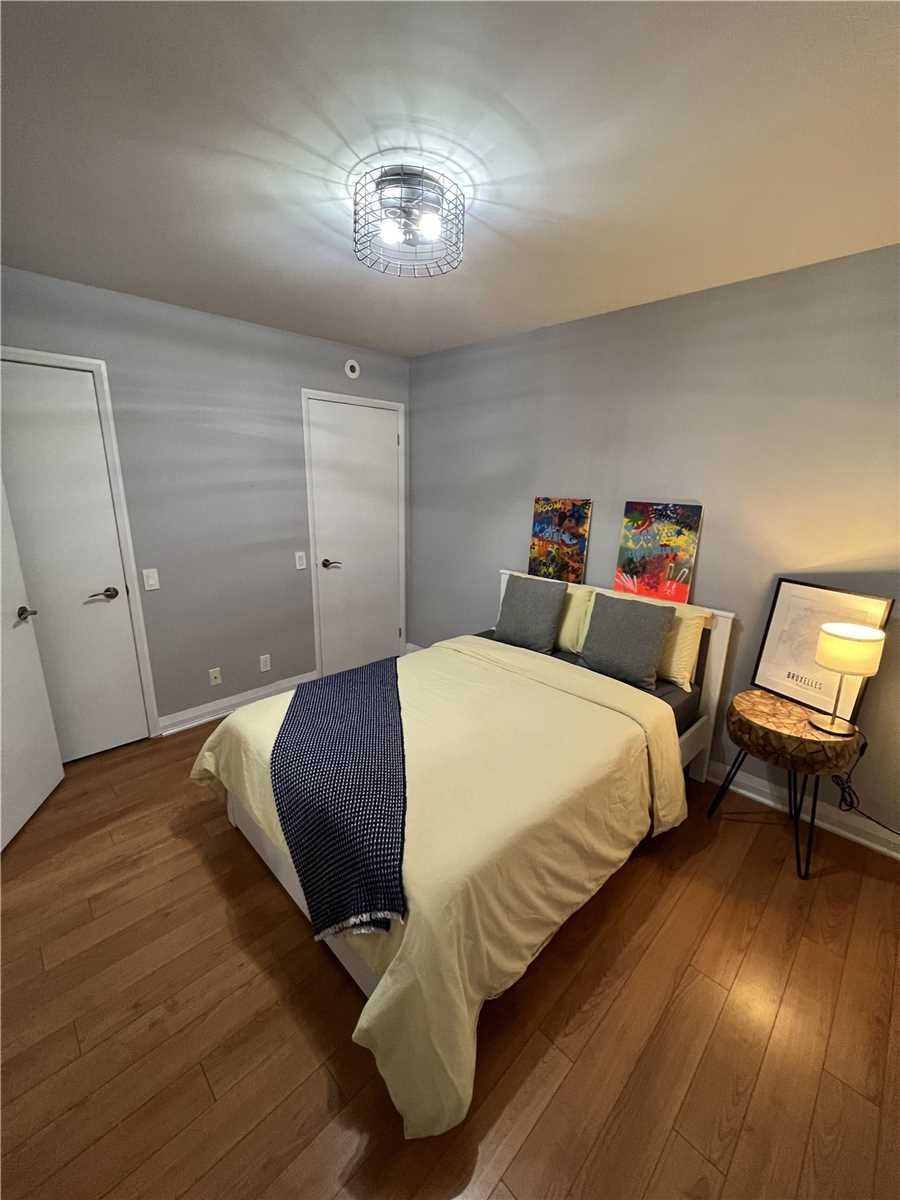 15 Valhalla Inn Road - Etobicoke West