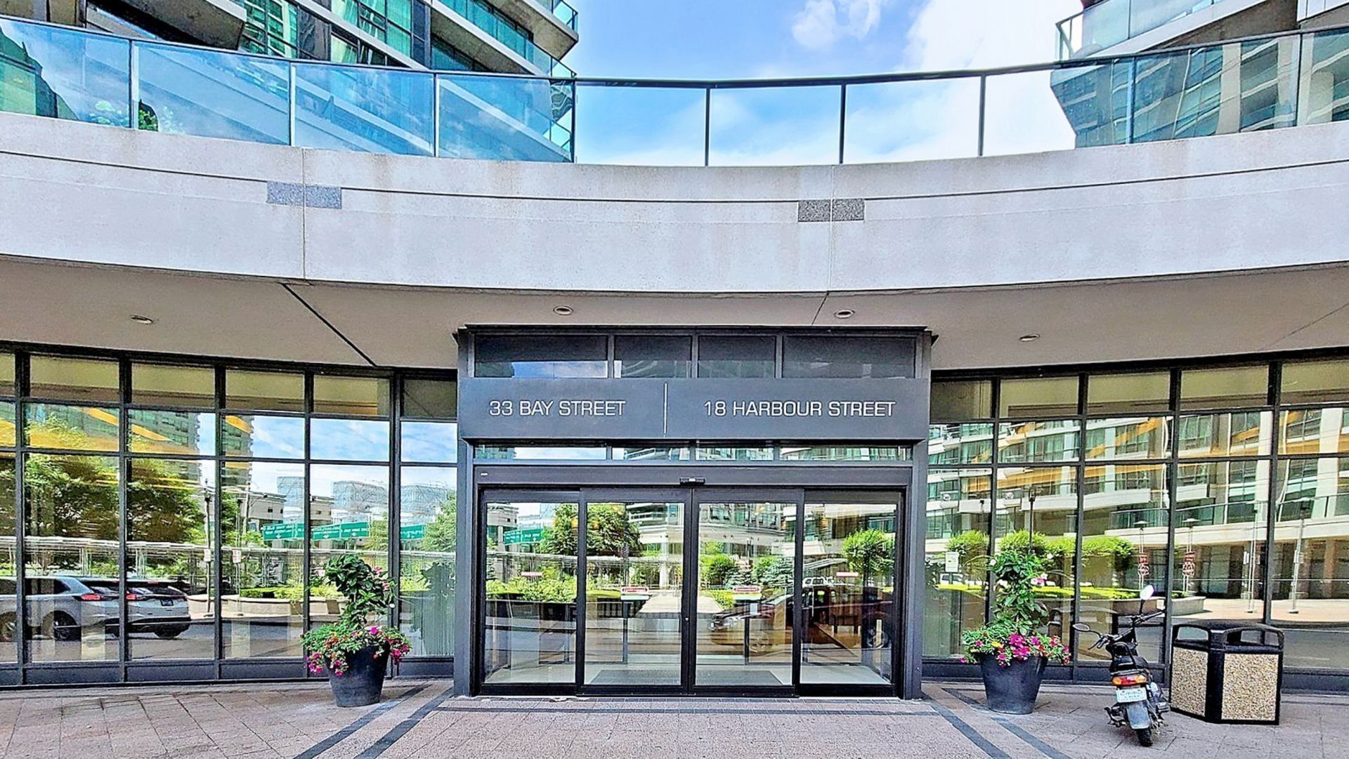 33 Bay Street - Downtown