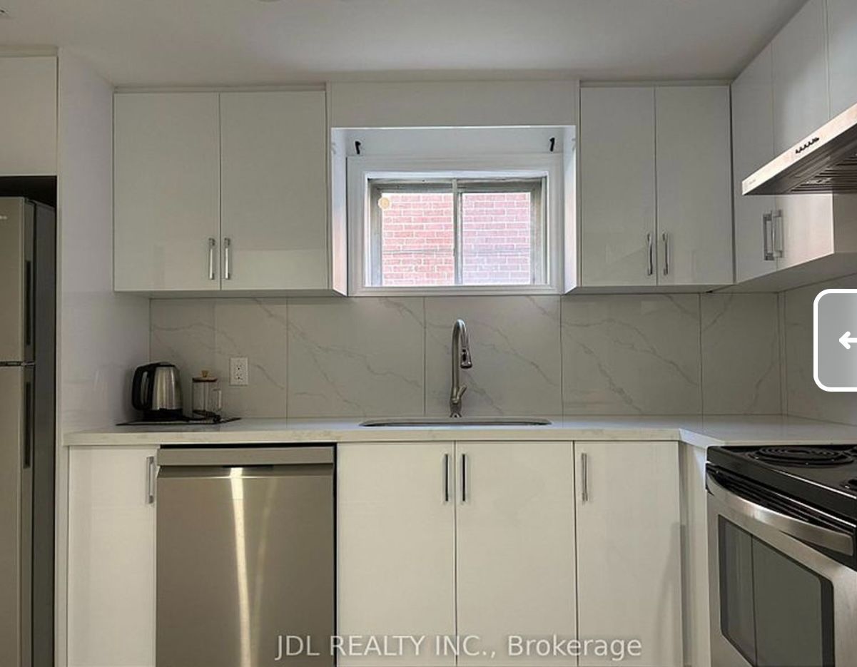 13 Pawnee Ave Avenue - North York