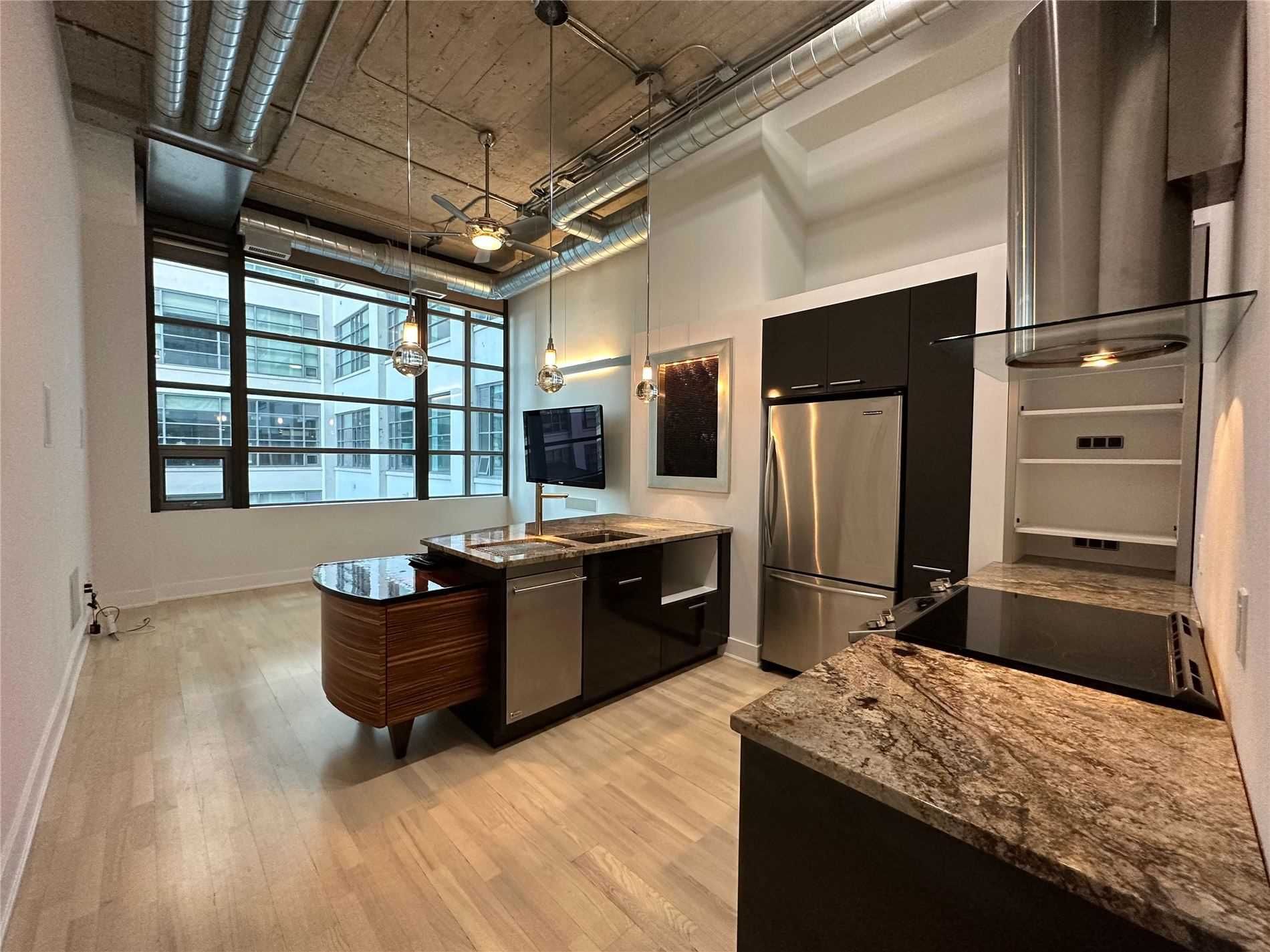 637 Lake Shore Boulevard - Downtown