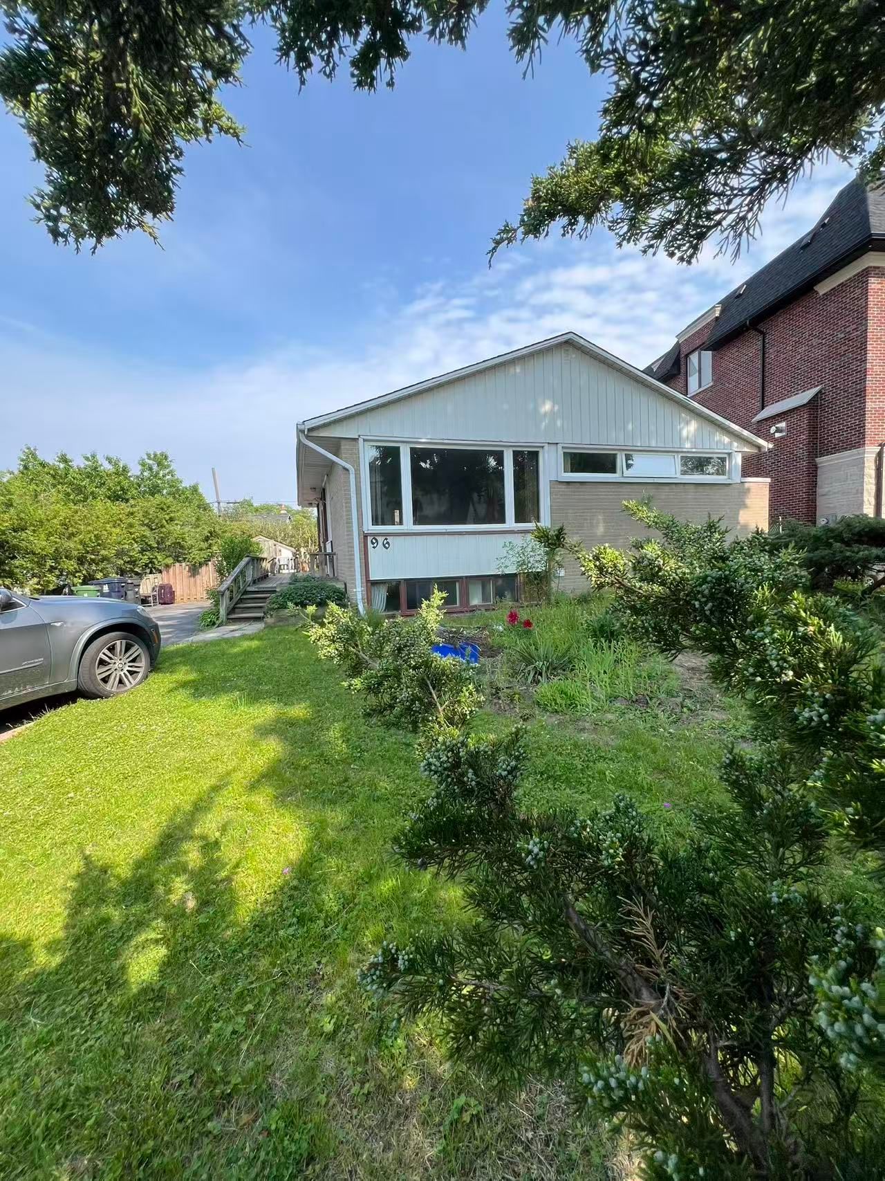 96 Berkinshaw Crescent - Northeast Midtown