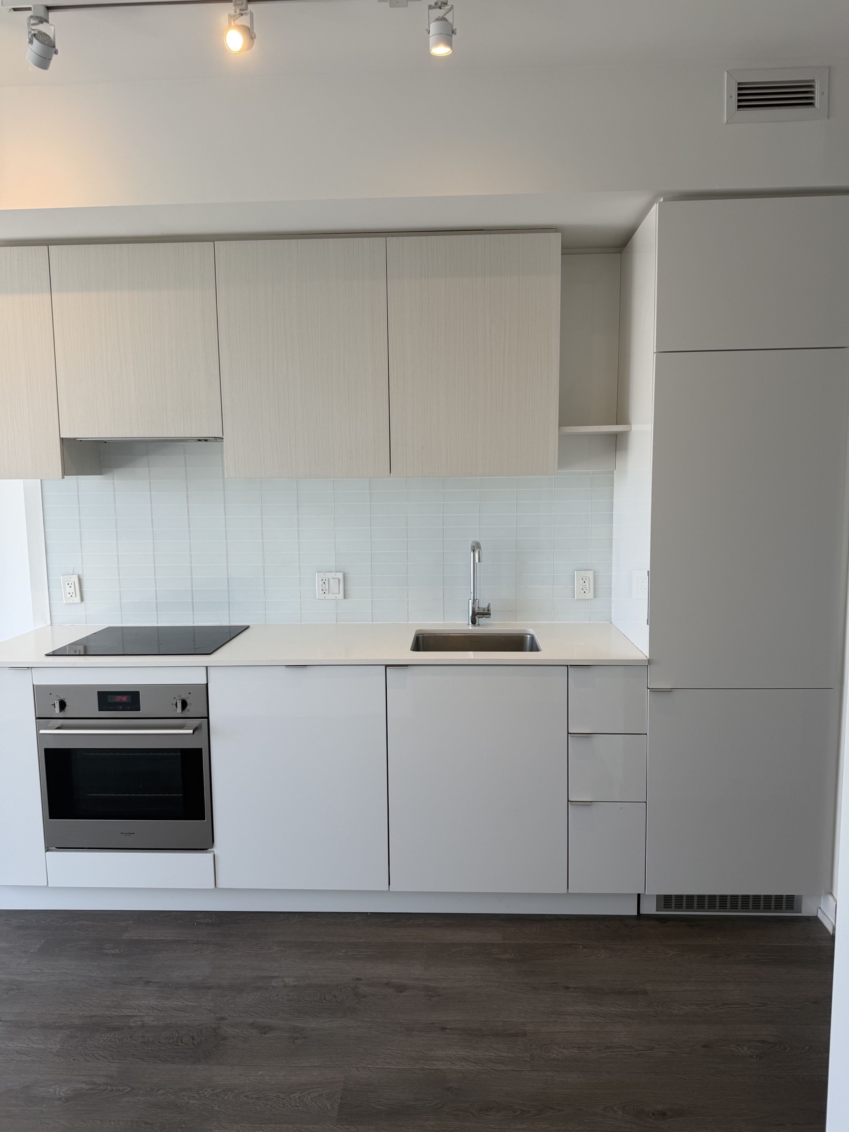 161 Roehampton Avenue - Midtown