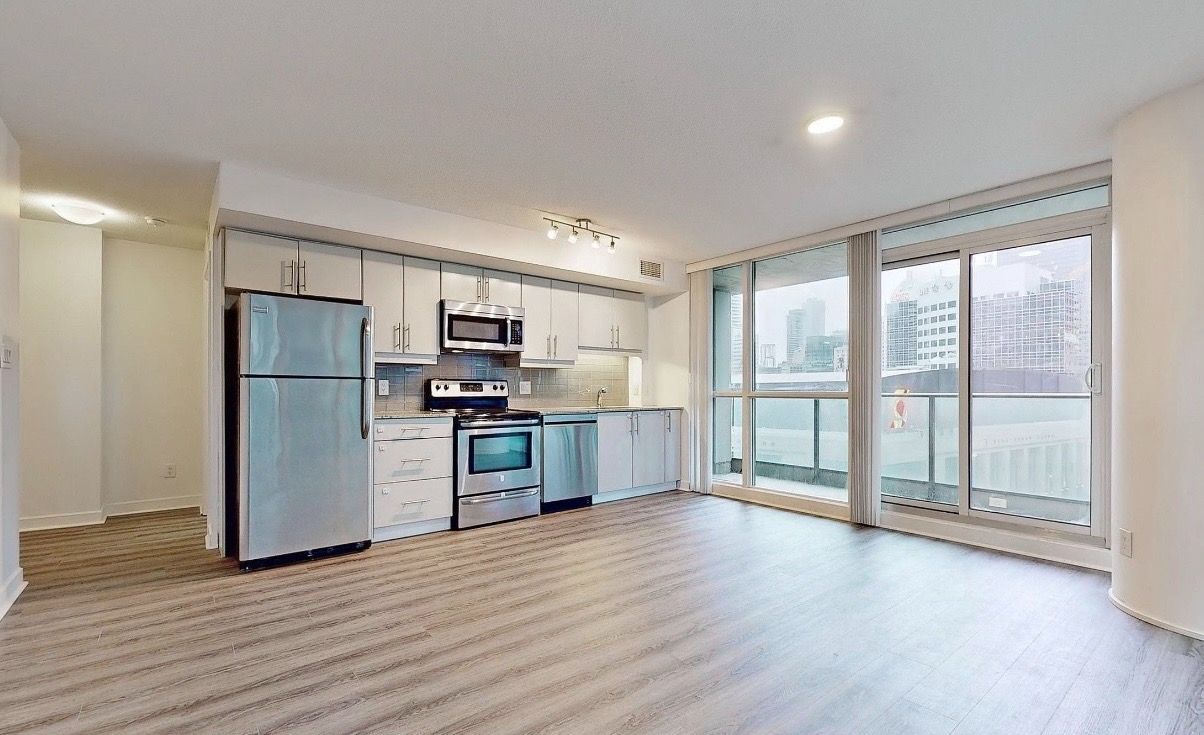 33 Bay Street - Downtown