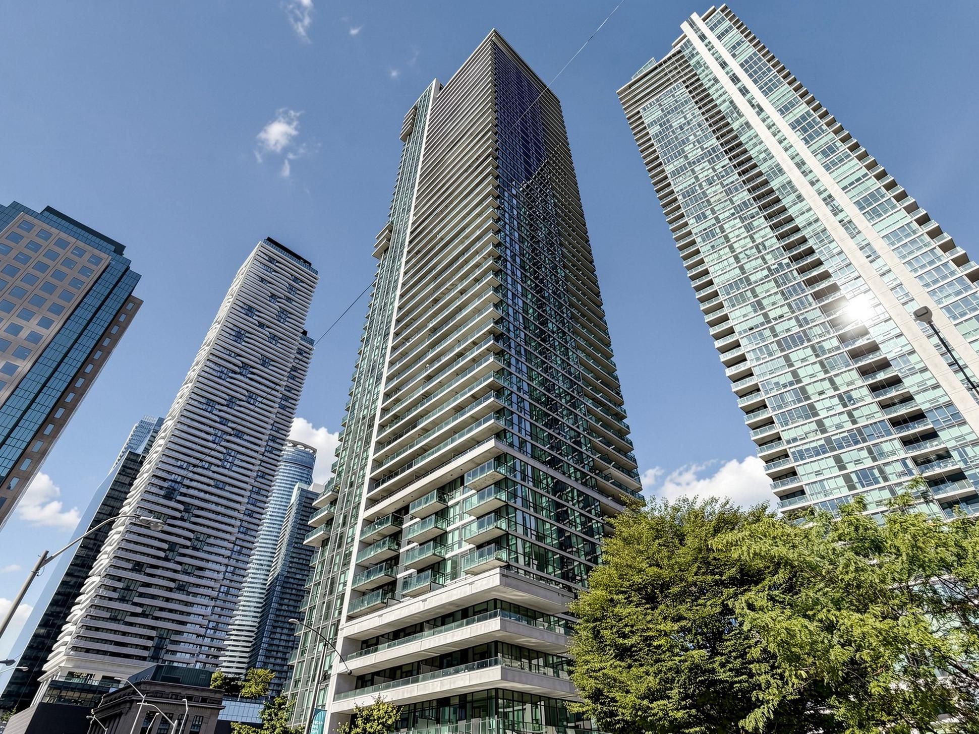 33 Bay Street - Downtown