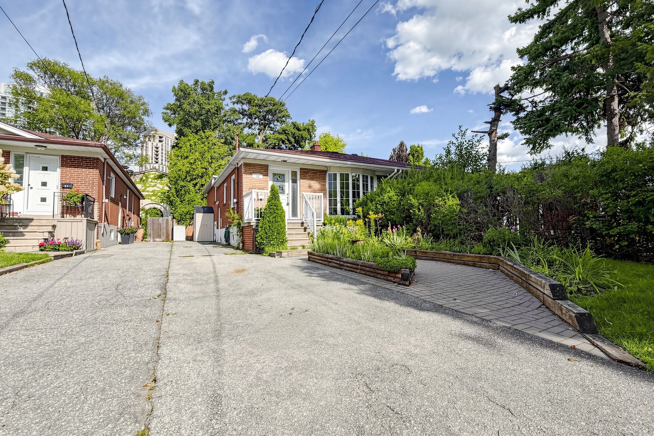23 Linelle Street - West North York