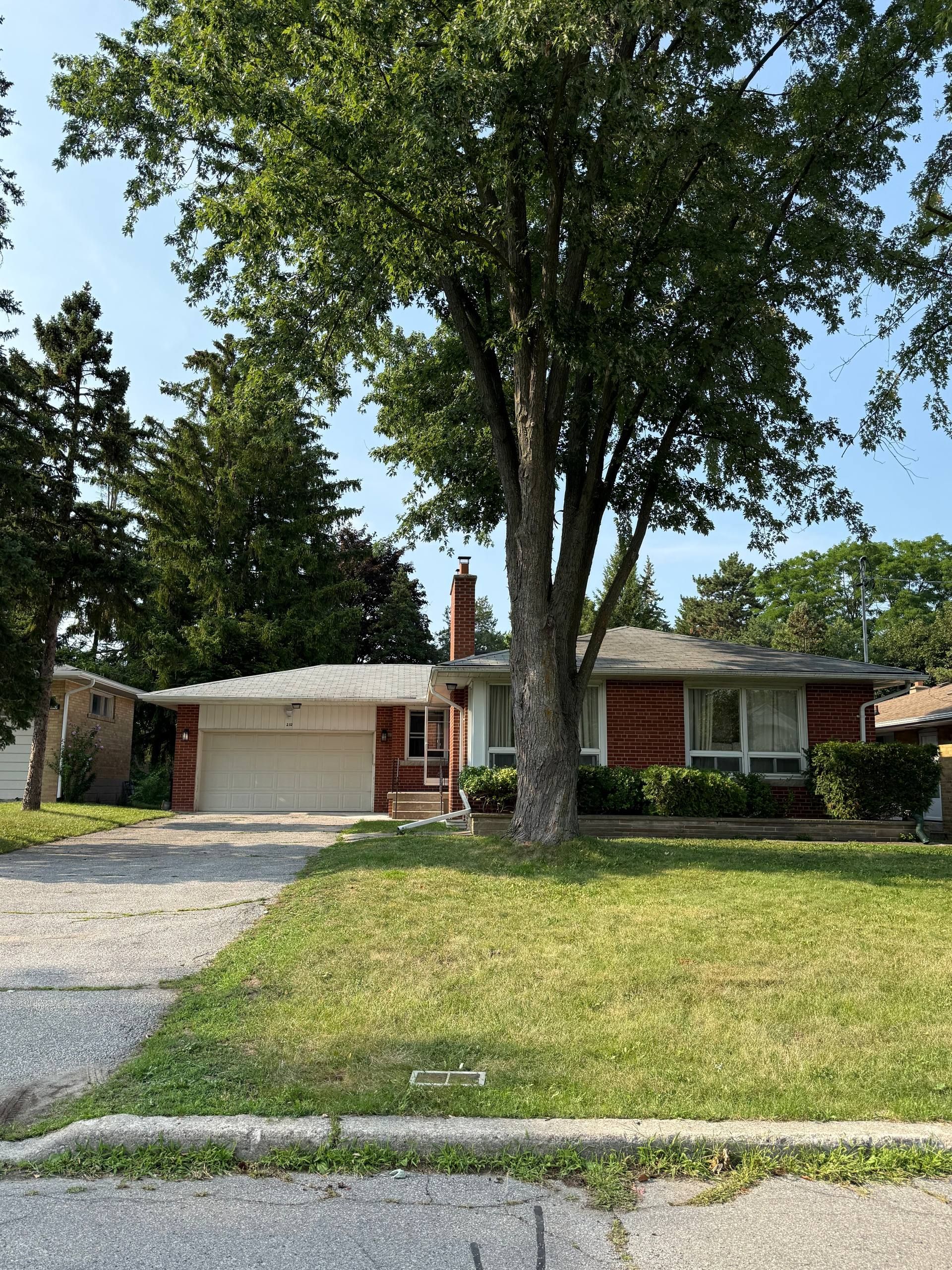 232 Newton Drive - North York