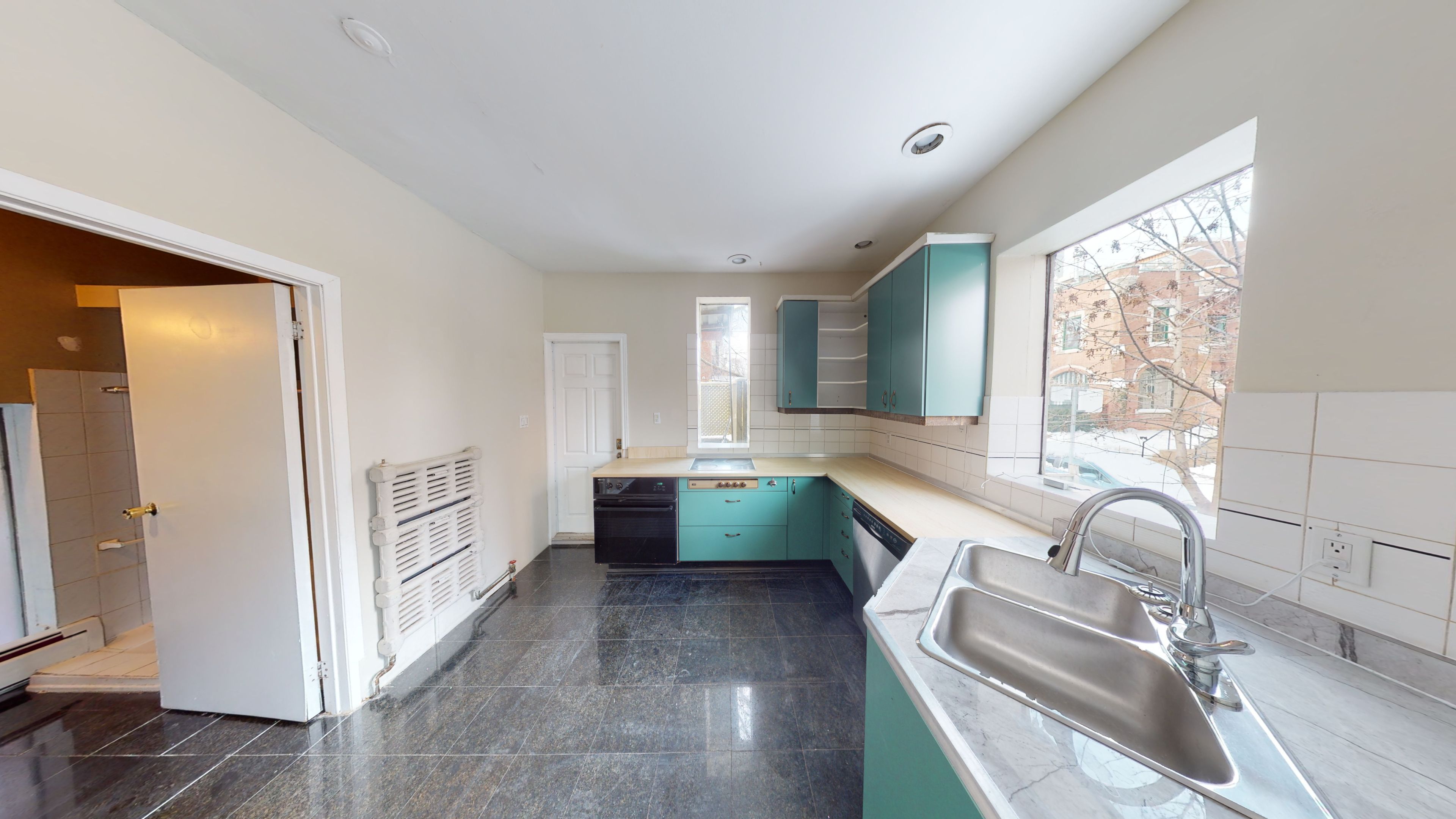 642 Dovercourt Road - Downtown