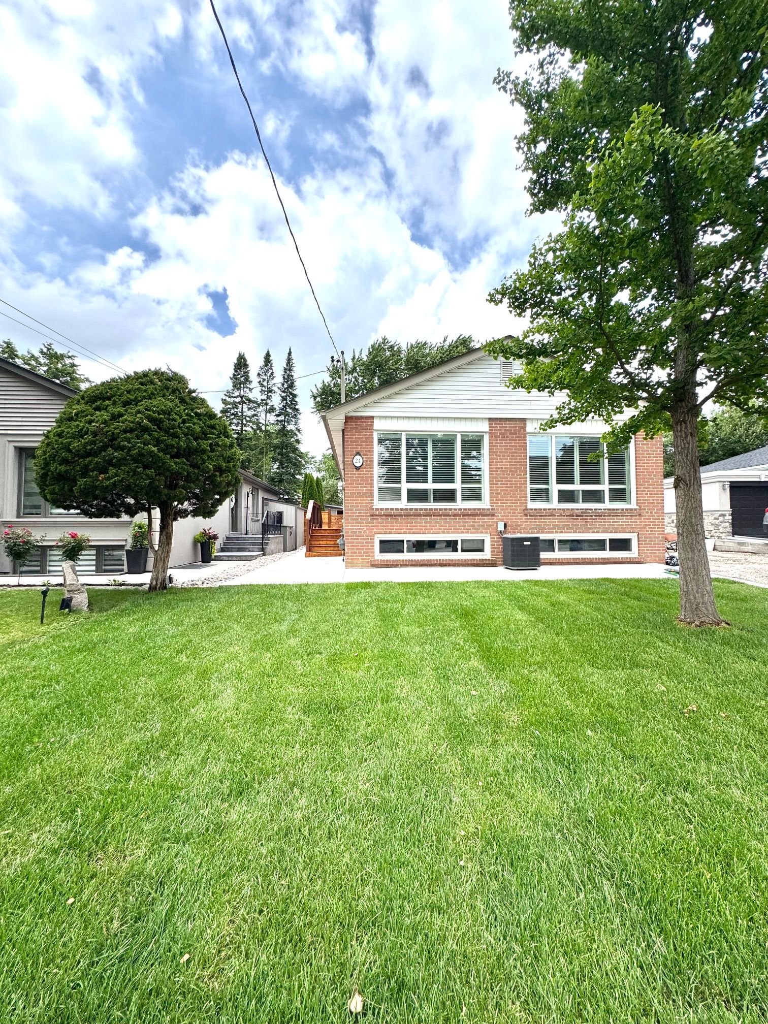 24 Millburn Drive - Etobicoke West