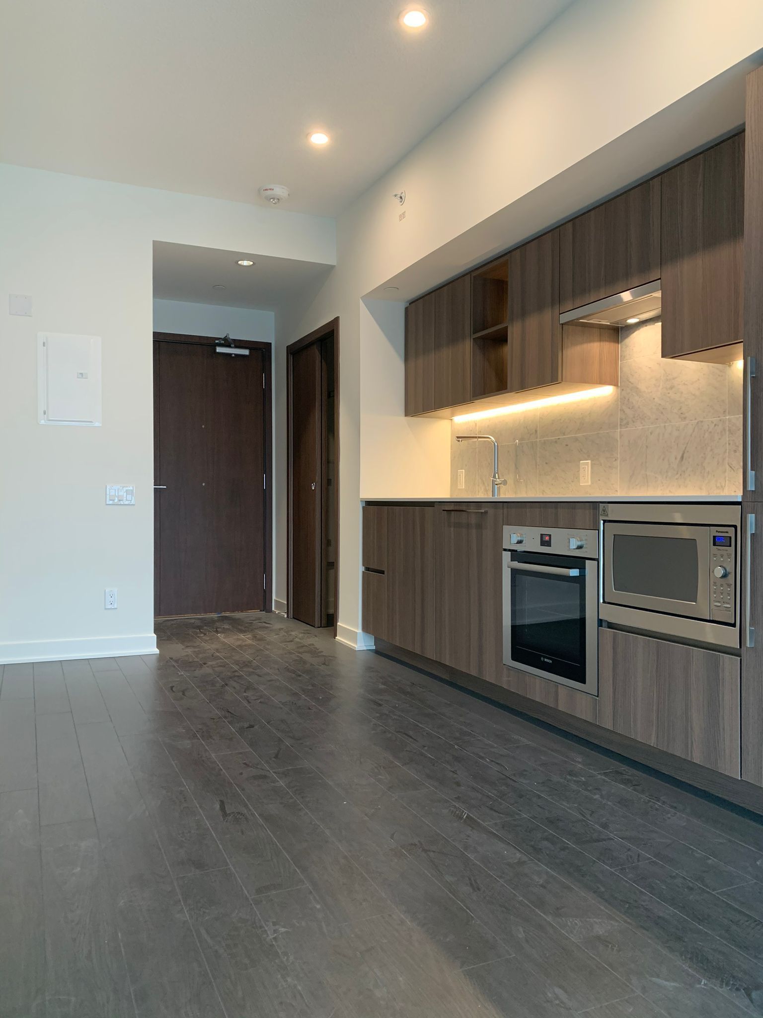 19 Bathurst Street - Downtown
