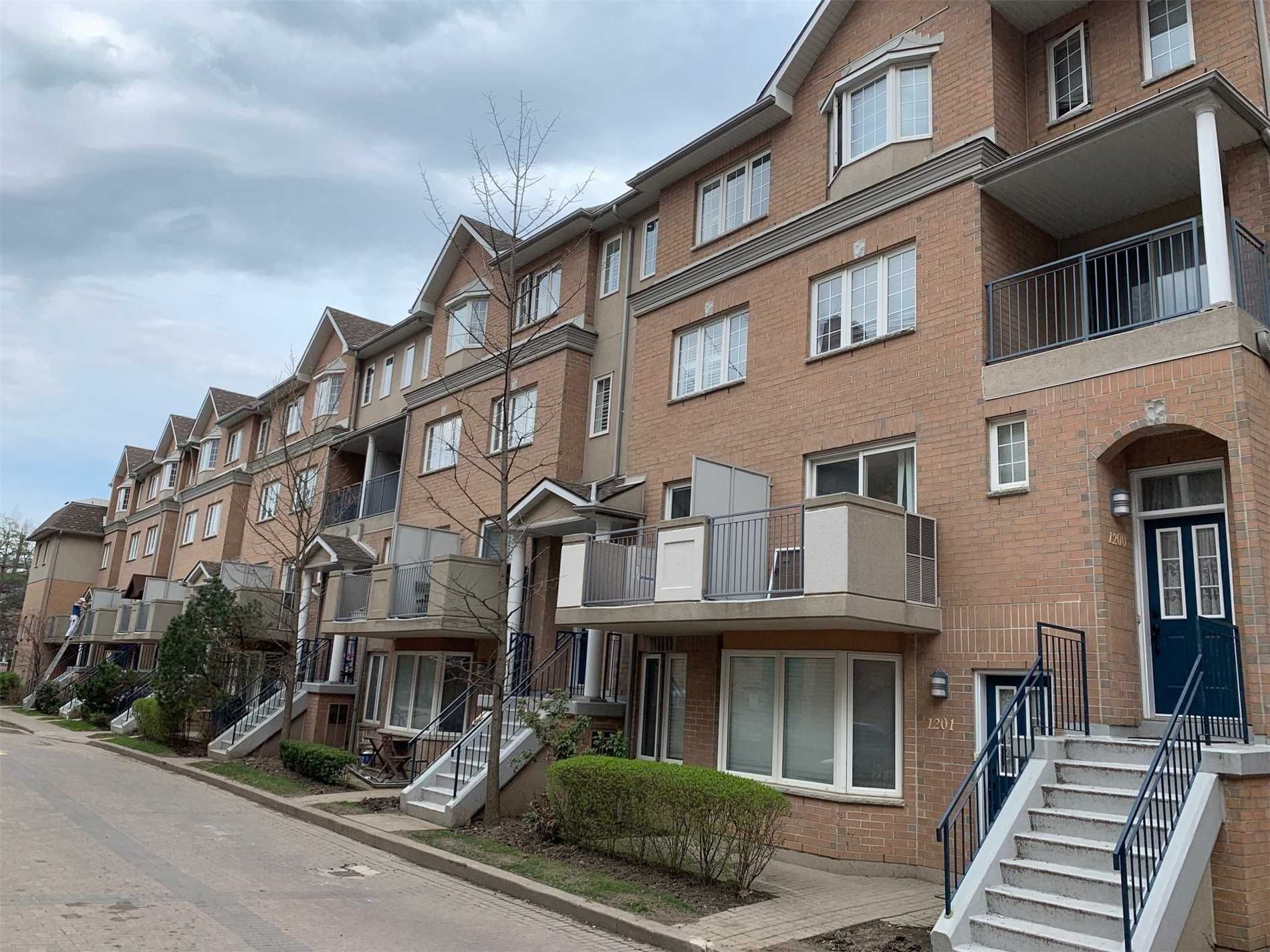 28 Sommerset Way - North York